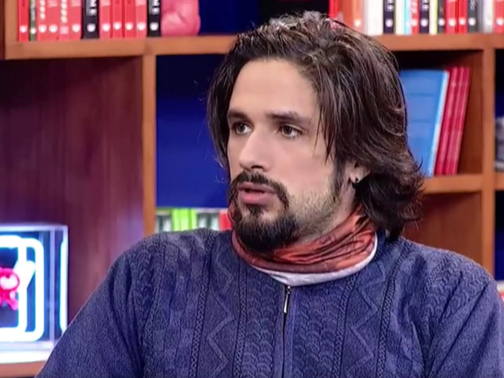 Γιάννης Νιάρρος – Πώς αντέδρασε όταν σκηνοθέτης του ζήτησε να γδυθεί σε κάστινγκ