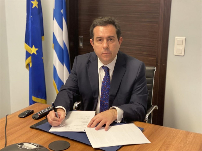 Ο Μηταράκης, η Τουρκία, ο Salt Bae, οι Τόμαχωκ και το κέρασμα