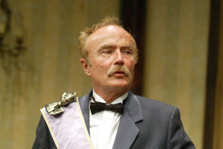 Ντίνος Καρύδης – «Δεν είμαι καλά, είμαι με βηματοδότη και δεν περπατάω»