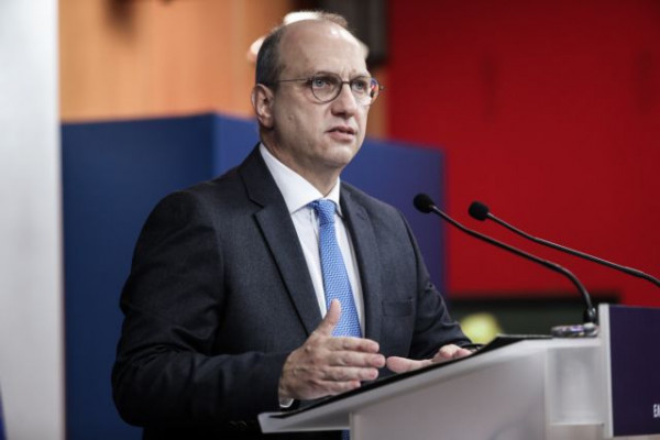 Οικονόμου – Υποκρισία του ΣΥΡΙΖΑ η επανακάταθεση της τροπολογίας για την αναγνώριση του όρου γυναικοκτονία