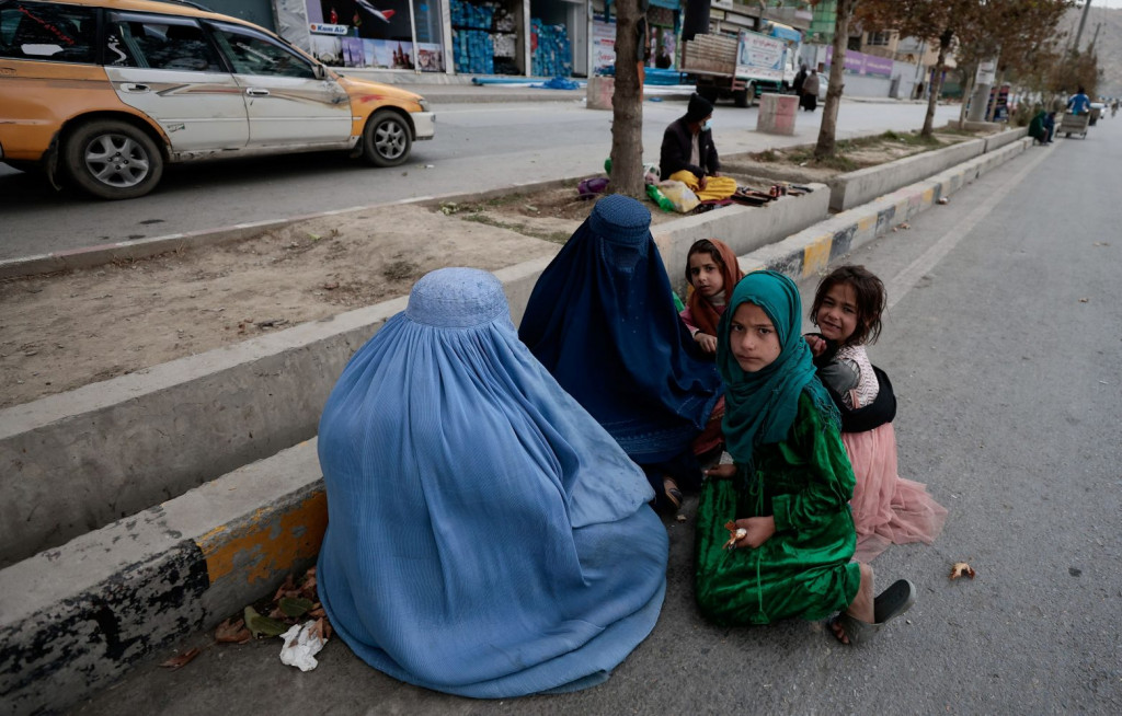 Αφγανιστάν  – Ο ΟΗΕ παρακάμπτει τους Ταλιμπάν και πληρώνει τους υγειονομικούς