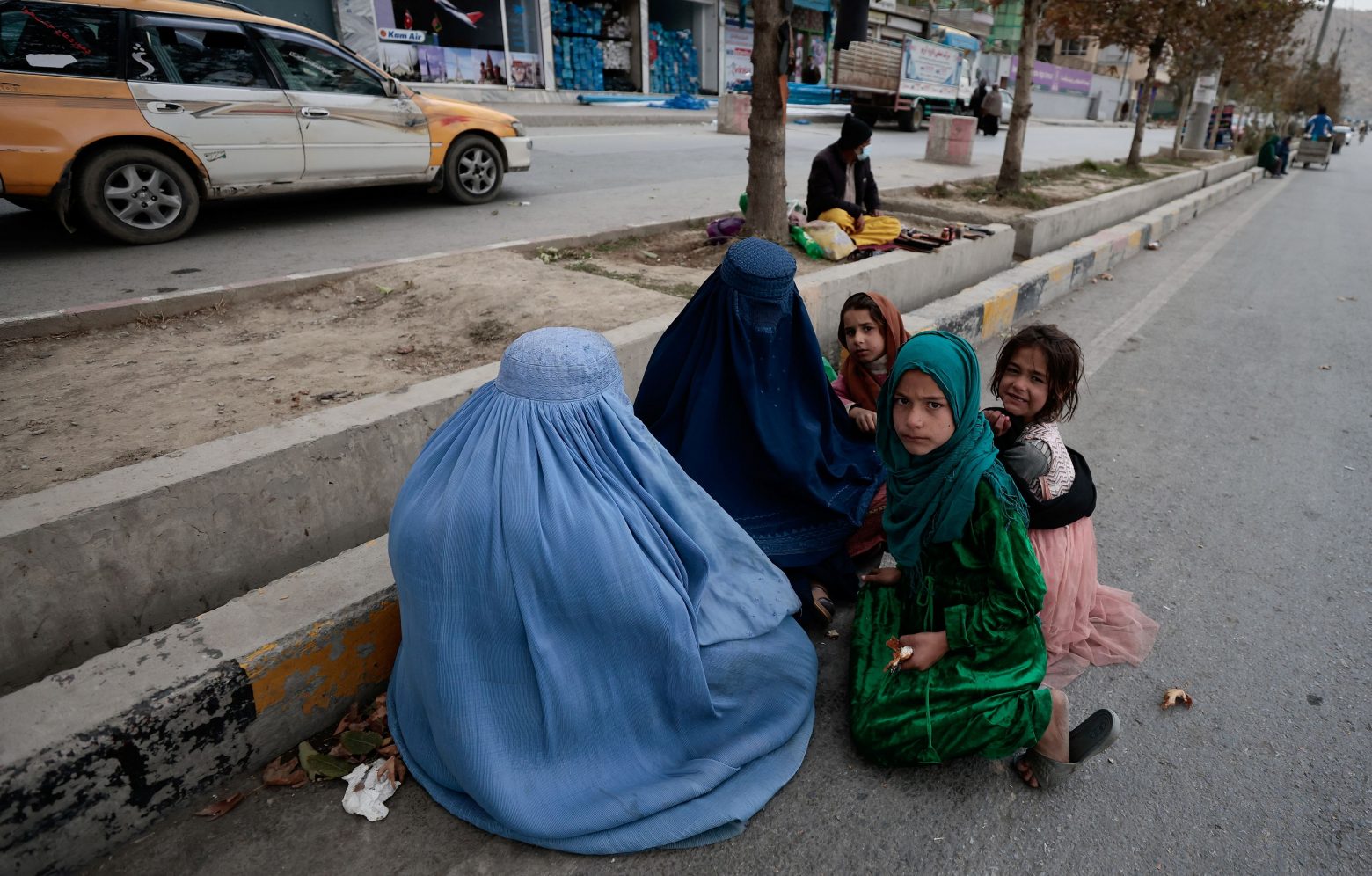 Αφγανιστάν  - Ο ΟΗΕ παρακάμπτει τους Ταλιμπάν και πληρώνει τους υγειονομικούς