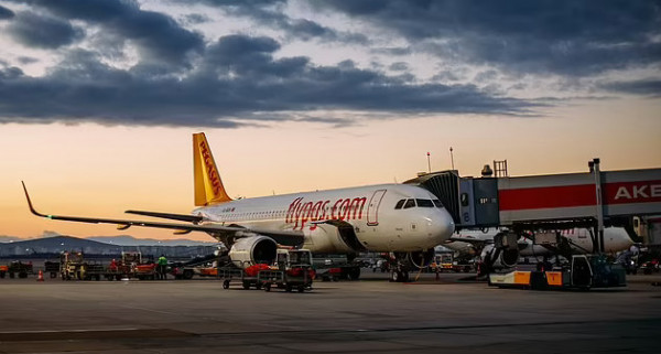 Κοροναϊός – Πλήρως εμβολιασμένος βρέθηκε νεκρός στο κάθισμα του αεροπλάνου