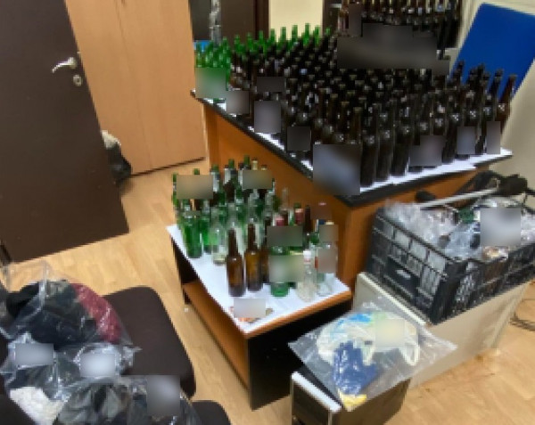 Τροχαία Πειραιά – Πυρσούς, κοντάρια, και υλικά για μολότοφ κατάσχεσε η ΕΛ.ΑΣ.