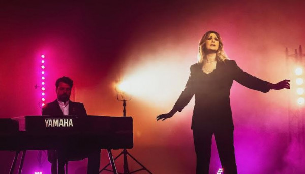 H Ελένη Πέτα μιλάει στο in.gr για τις εμφανίσεις της στο Σταυρό του Νότου αλλά και όνειρά της