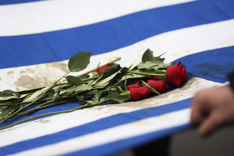 Επέτειος Πολυτεχνείου – Μαζική συμμετοχή στην πορεία – Τα συνθήματα και οι εικόνες που συγκίνησαν