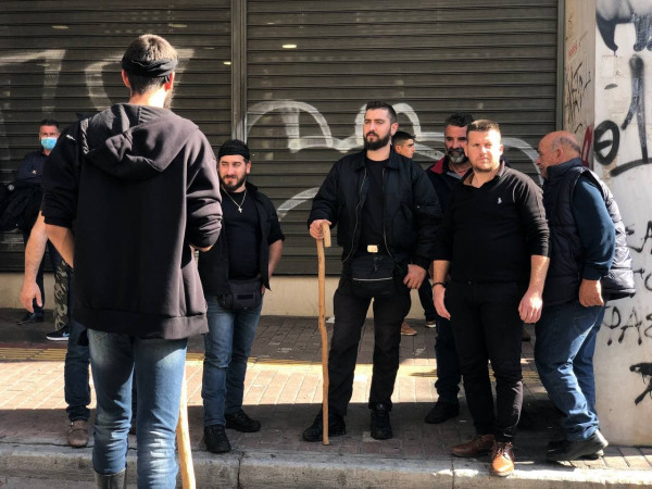 Παραμένουν στο ΥπΑΑΤ οι Κρητικοί αγρότες – Στο Σύνταγμα καταφθάνουν οι σταφιδοπαραγωγοί της Πελοποννήσου