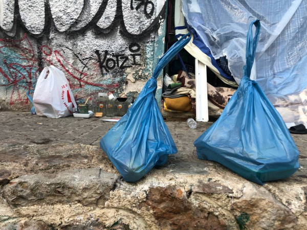 Street Workers – Οι άστεγοι της Αθήνας δεν είναι μόνοι τους – «Όταν οι άλλοι μένουν μέσα, εμείς βγαίνουμε έξω»