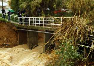 Αττική – 75 εκατοστά μέσα σε 10 λεπτά ανέβηκε η στάθμη του νερού στο ρέμα Πικροδάφνης