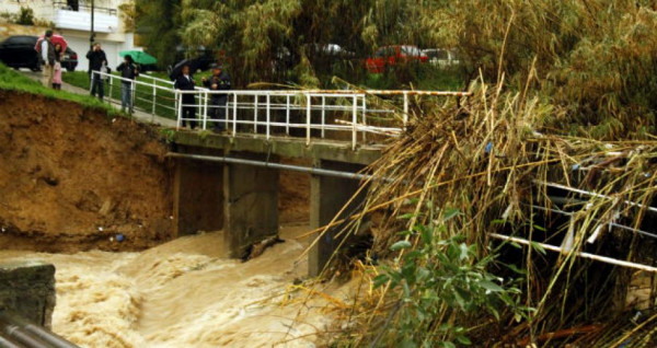 Αττική – 75 εκατοστά μέσα σε 10 λεπτά ανέβηκε η στάθμη του νερού στο ρέμα Πικροδάφνης