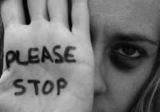 Διεθνής Ημέρα για την Εξάλειψη της Βίας κατά των Γυναικών – Μία στις δύο σκοτώθηκε από τον σύντροφο ή από μέλος της οικογένειάς της