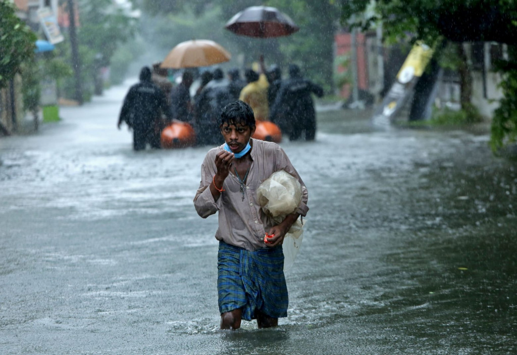 Ινδία – Τουλάχιστον 30 νεκροί ή αγνοούμενοι από τις μεγάλες πλημμύρες