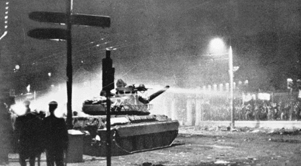 Πολυτεχνείο – Με ταπεινοφροσύνη και περηφάνια