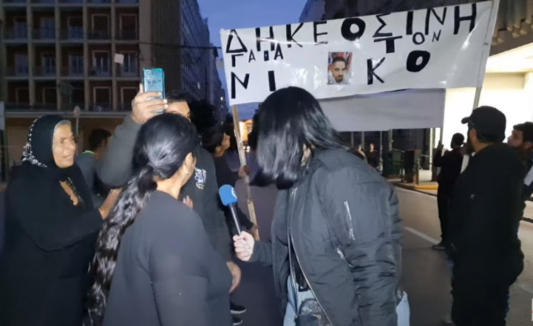 Πολυτεχνείο – Στην πορεία με πανό η οικογένεια του Σαμπάνη – «Δικαιοσύνη για το Νίκο»