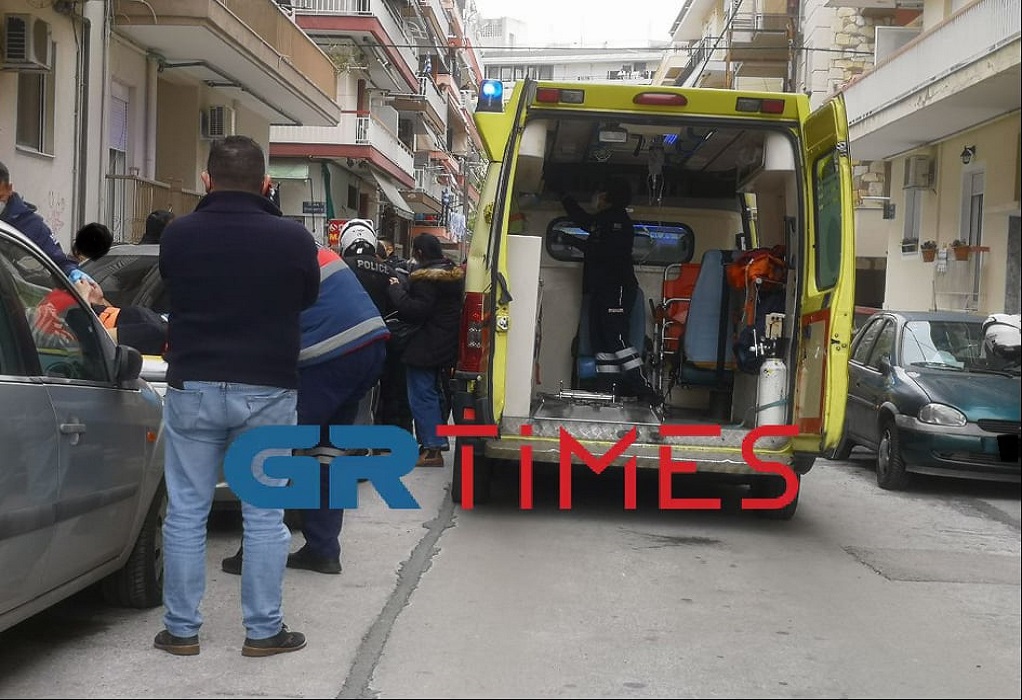 Θεσσαλονίκη - Γυναίκα έπεσε από μπαλκόνι πολυκατοικίας - Συναγερμός στο ΕΚΑΒ