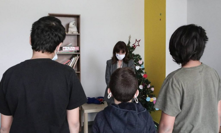 Η Κατερίνα Σακελλαροπούλου στο Παιδικό Χωριό SOS στη Βάρη – «Ένας τόπος φωτεινός, γεμάτος ελπίδα»