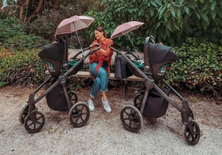 Χριστίνα Μπόμπα – Δεν θα πιστεύετε τι φόρεσε στις δίδυμες για να πάνε εκδρομή