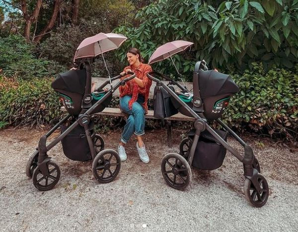 Χριστίνα Μπόμπα – Δεν θα πιστεύετε τι φόρεσε στις δίδυμες για να πάνε εκδρομή