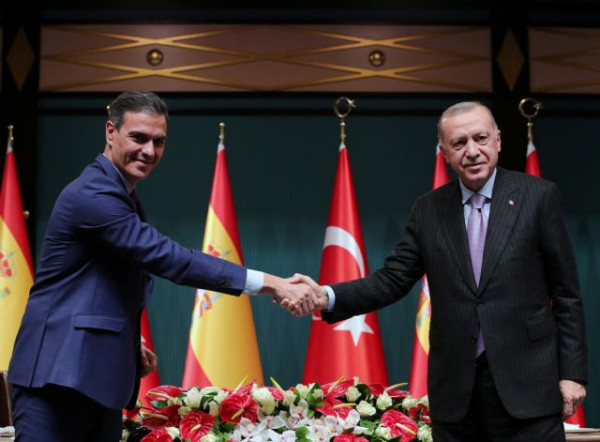 Άφεσιν αμαρτιών στον Ερντογάν επιχειρεί ο «σοσιαλιστής» πρωθυπουργός της Ισπανίας