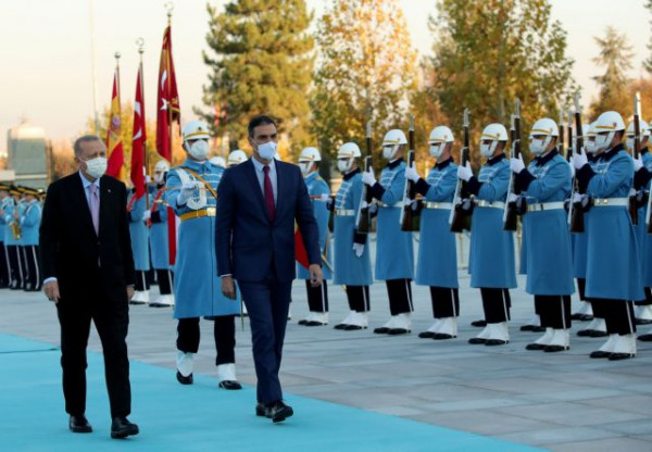 Πυρά κατά Σάντσεθ για την πώληση όπλων στην Τουρκία από ΚΙΝΑΛ και Παπανδρέου