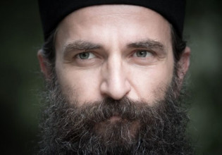 Ο Αρης Σερβετάλης σε νέο ρόλο – «Χριστιανοταλιμπάν αντιεμβολιαστής»