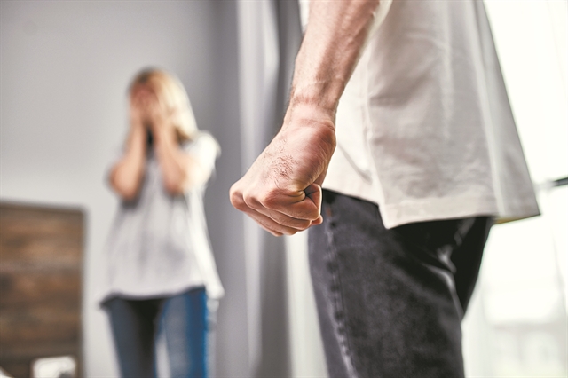 Κρήτη - Νέο περιστατικό ενδοοικογενειακής βίας - Χτύπησε τον γιο και την 15χρονη κόρη του