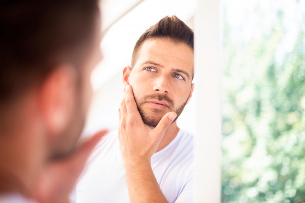 Οι άνδρες σπάνε τα ταμπού – Πάνω από τους μισούς Έλληνες χρησιμοποιούν προϊόντα περιποίησης προσώπου