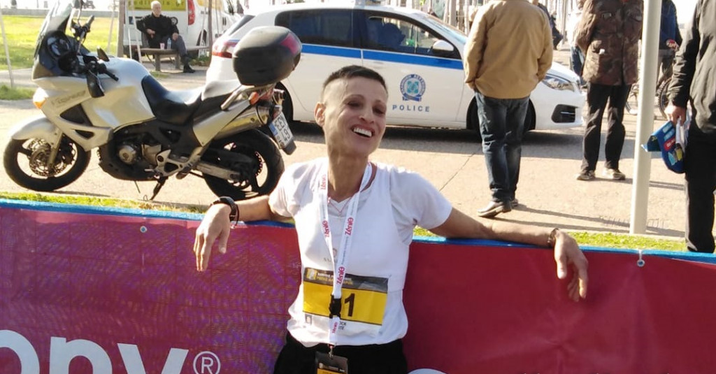 Δύναμη ψυχής από την Σόνια Τσεκίνη – Τερμάτισε πρώτη στον Μαραθώνιο Θεσσαλονίκης ενώ κάνει θεραπεία για τον καρκίνο