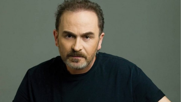 Σταμάτης Γονίδης – «Έκανα το Johnson, ενώ το αντιγριπικό εμβόλιο έχει μέσα χιμπατζή»