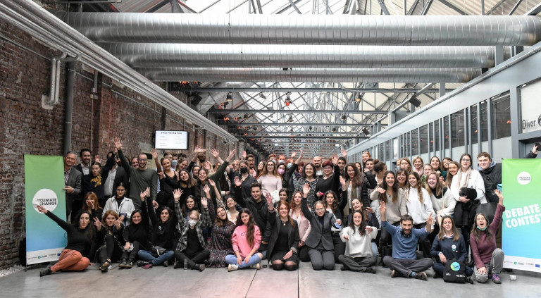 Θεσσαλονίκη – Τρεις μαθητές λυκείου διακρίθηκαν σε διεθνή διαγωνισμό ρητορικής στις Βρυξέλλες