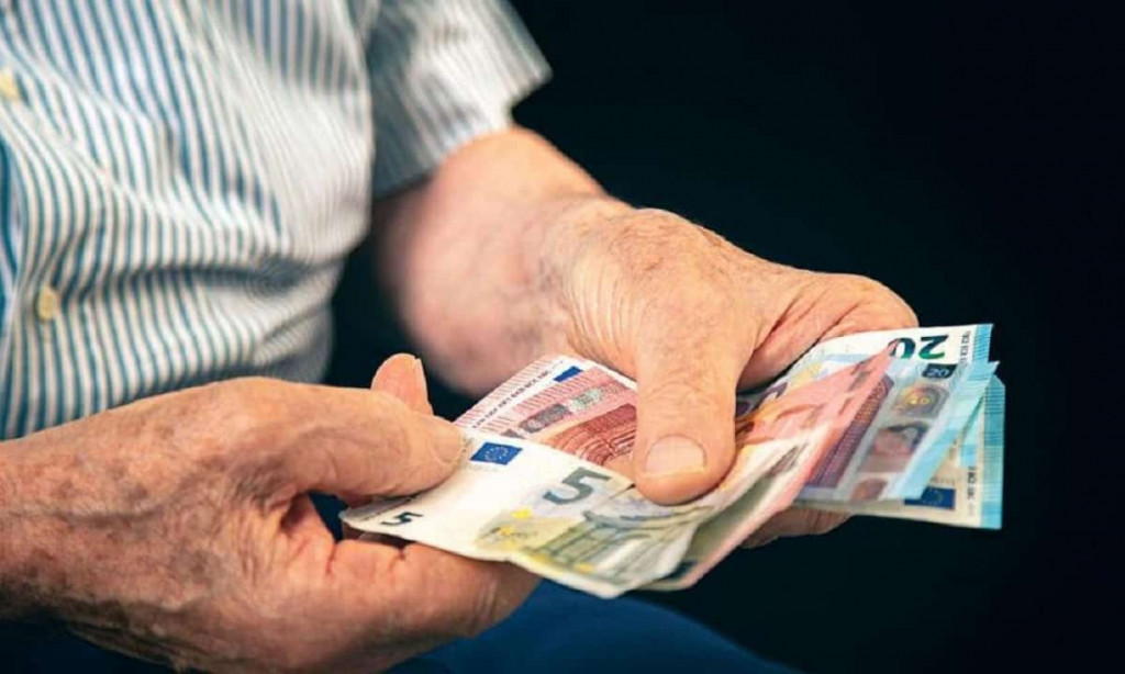 ΚΙΝΑΛ – «Χαρτζιλίκι που τους λοιδορεί» το εφάπαξ βοήθημα 250 ευρώ προς τους χαμηλοσυνταξιούχους