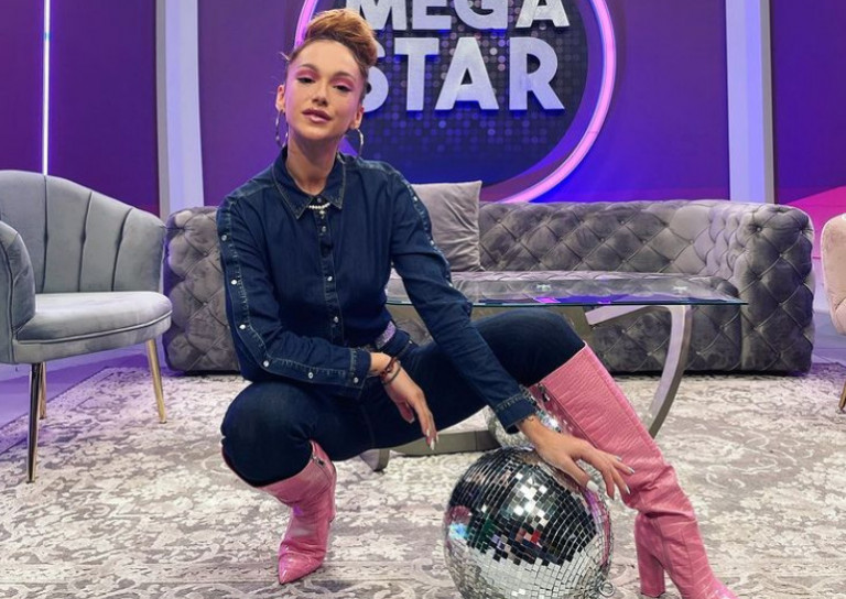 Τάνια Μπρεάζου – Αποκαλύπτει αν έχει βγει ραντεβού με θαυμαστή της