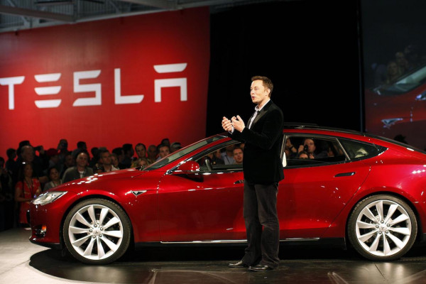 Δεν είναι μόνο ο Μασκ – Δείτε ποιοι άλλοι πούλησαν μετοχές της Tesla