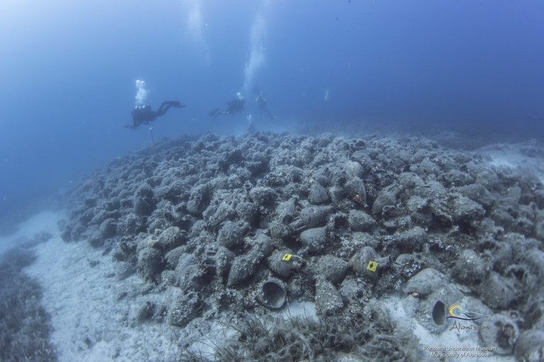 «Ναυαγοί» στη χώρα μας; Ασυμφωνία ακόμη και για το αντίτιμο της κατάδυσης στο Ναυάγιο της Περιστέρας