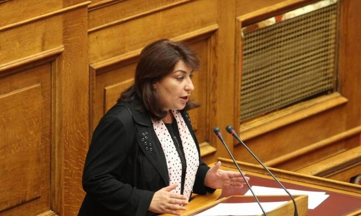 Ορκίστηκε η νέα βουλευτής του ΚΙΝΑΛ Τόνια Αντωνίου | in.gr