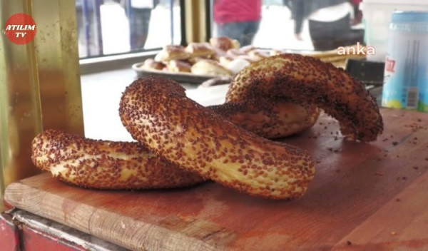 Τουρκία – Αρχισαν να πουλάνε και μισά κουλούρια – Η τιμή τους εκτοξεύτηκε στις 2,5 λίρες