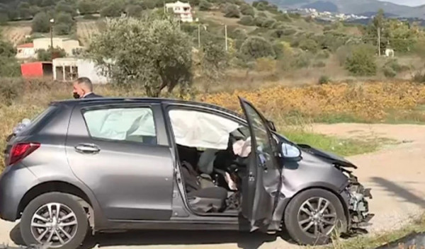 Τροχαίο με 4 οχήματα στη Λεωφόρο Σπάτων -Πέντε τραυματίες