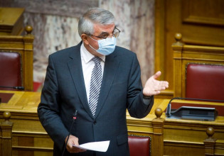 Τσακλόγλου – Μειώθηκε το στοκ των εκκρεμών συντάξεων