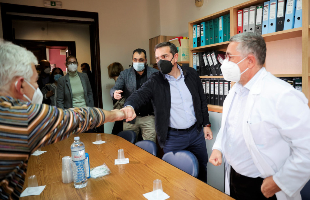 Τσίπρας – Αιφνιδιαστική επίσκεψη στο Ιπποκράτειο στη Θεσσαλονίκη – Τέσσερις διασωληνωμένοι εκτός ΜΕΘ