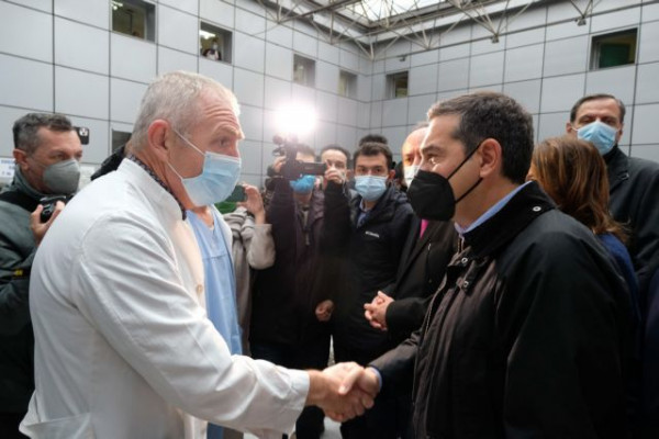 Τσίπρας – Καλώ τον κ. Μητσοτάκη να λάβει άμεσα μέτρα για να μην κάνουμε μαύρα Χριστούγεννα