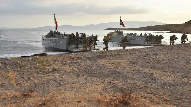 Τουρκία – Και με αποβατικά πλοία οι στρατιωτικές ασκήσεις στον κόλπο της Σμύρνης