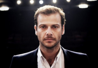 Ορέστης Τζιόβας – Αποκάλυψε πώς αντιδρά ο κόσμος όταν τον βλέπει να σερβίρει