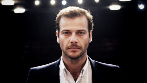 Ορέστης Τζιόβας – Αποκάλυψε πώς αντιδρά ο κόσμος όταν τον βλέπει να σερβίρει