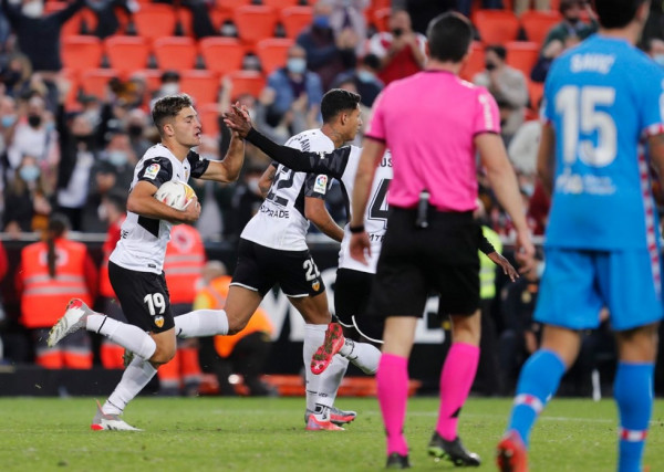 Η Βαλένθια σόκαρε την Ατλέτικο με δύο γκολ στις καθυστερήσεις (3-3)