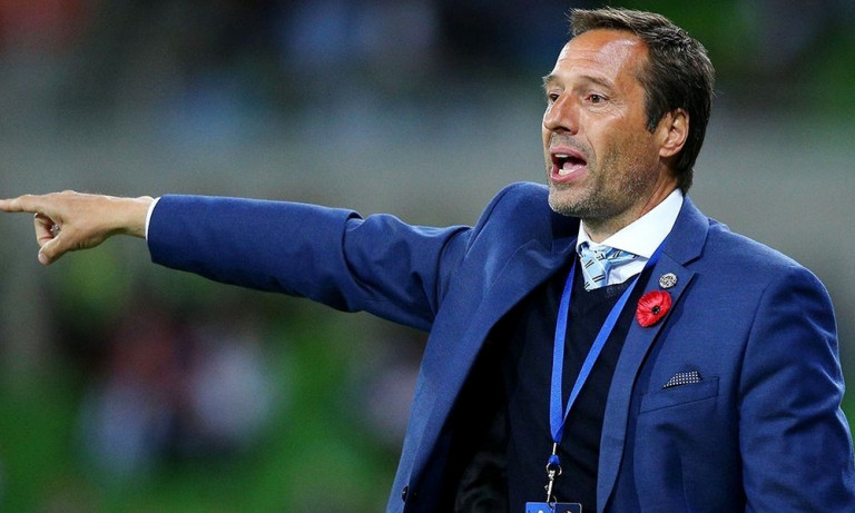 Στα όρια της παρωδίας