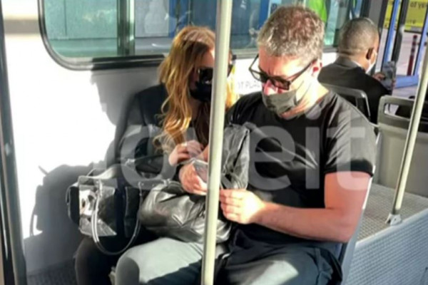 Βανδή και Μπισμπίκης αγκαλιά ταξιδεύουν για την Ιταλία – Οι φωτογραφίες που επιβεβαιώνουν τη σχέση τους