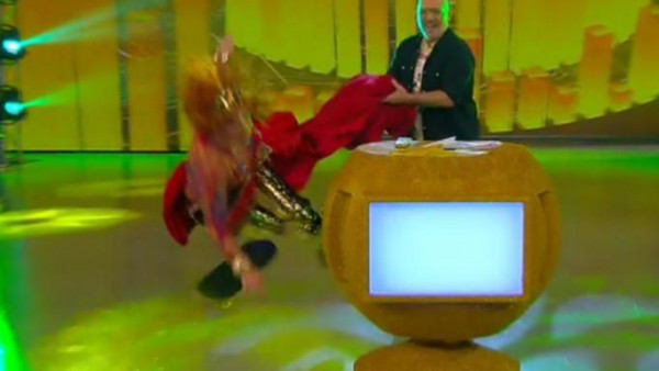 Καλό Μεσημεράκι – Σοκαριστικό ατύχημα για τη «Βάνια» στον αέρα – Πάγωσε ο Νίκος Μουτσινάς