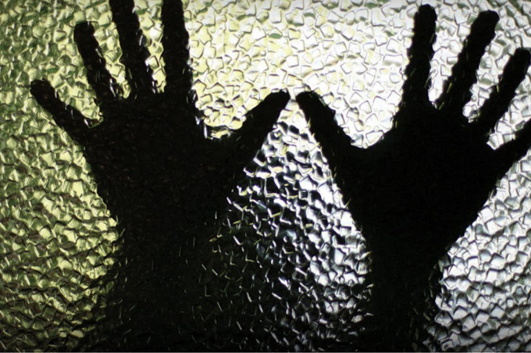 Ρόδος – «Είναι το μυστικό μας» – Η συγκλονιστική εξομολόγηση της 52χρονης για τον παππού της 8χρονης