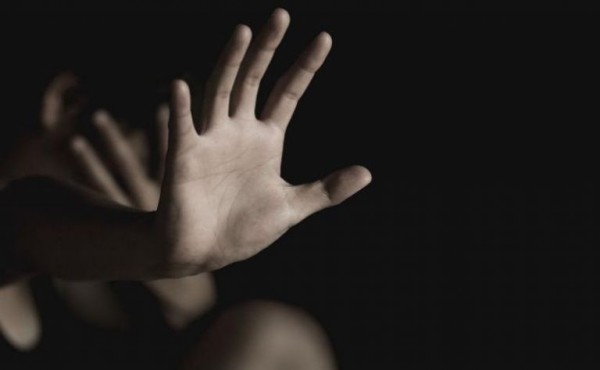 Βόλος – 16χρονη κατήγγειλε βιασμό από τον πατέρα της – Επιφυλάχθηκε το δικαστήριο για την απόφαση