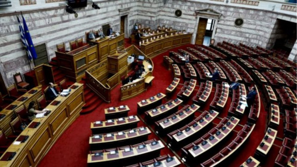 Η νέα ποινική νομοθεσία και το παράδοξο «παρών» που ψήφισαν οι βουλευτές του ΚΙΝΑΛ
